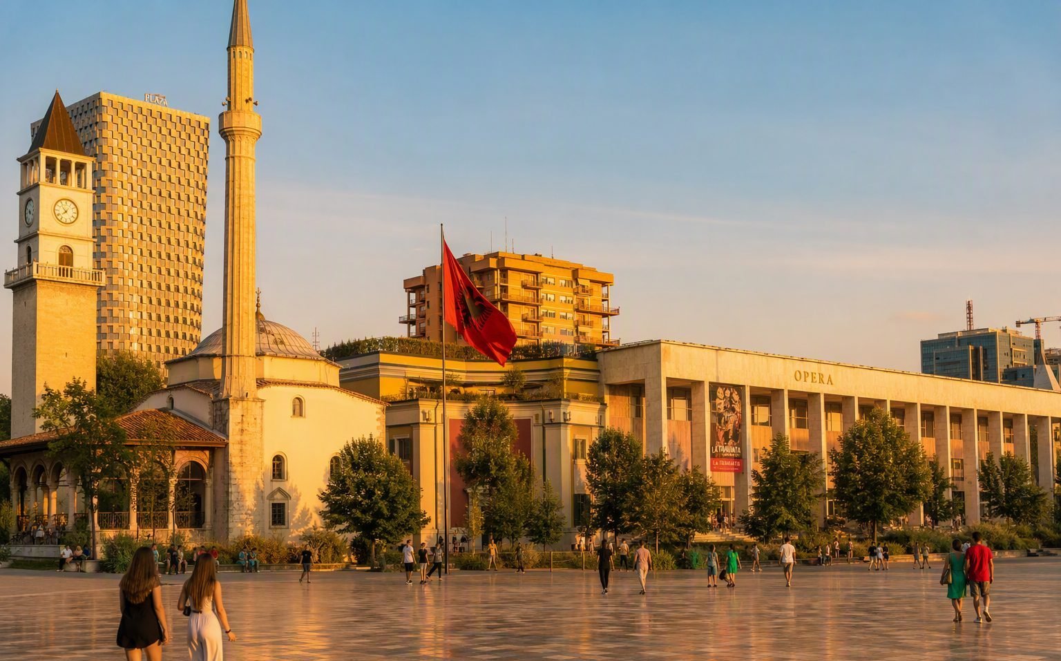 Tirana vista dall'alto, sede della clinica Sanitadental